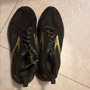 Brooks Men's Black and Gold Running Shoes